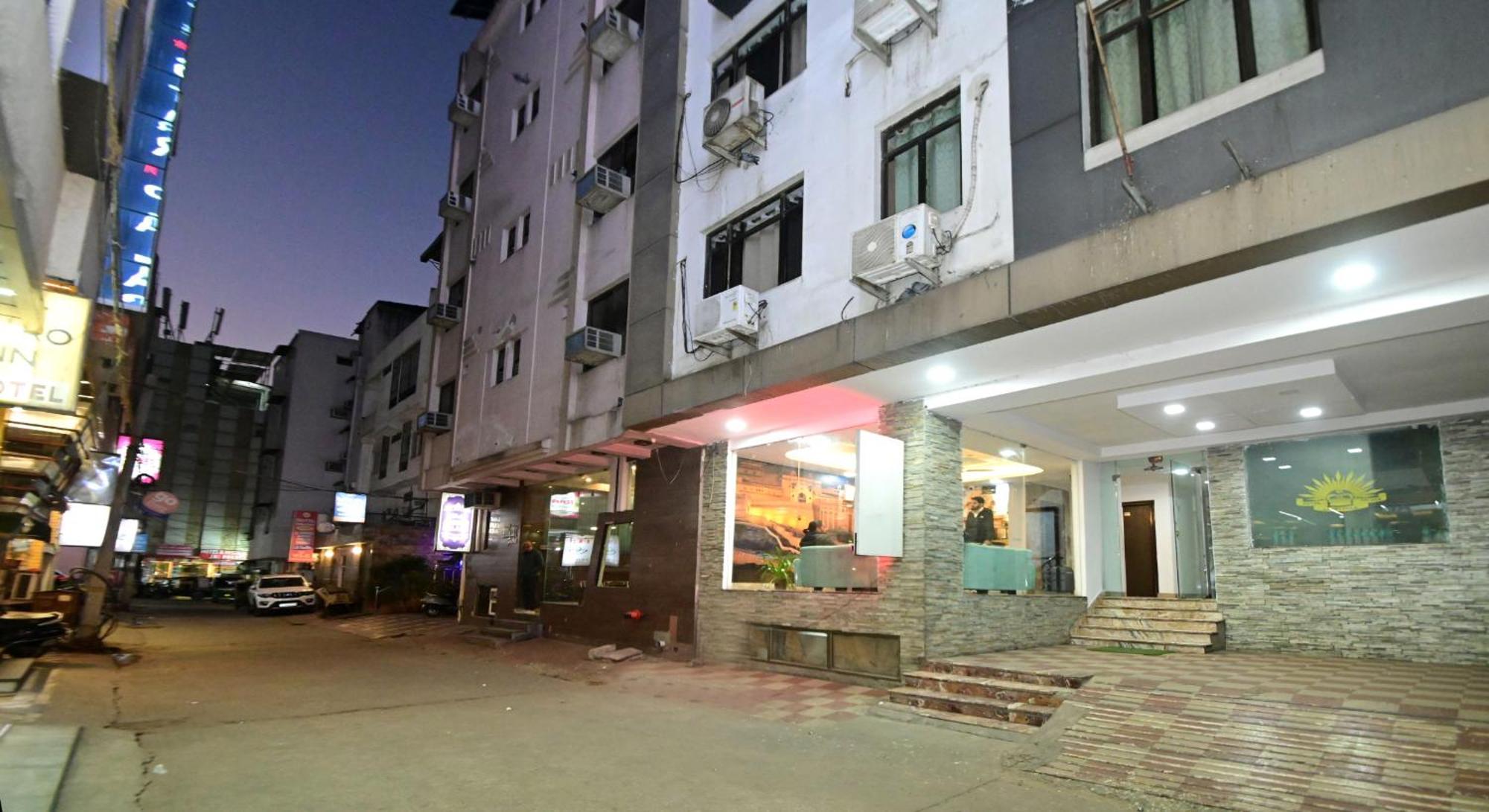 Hotel Laxmi Villa Palace-Near Jaipur Railway Station Экстерьер фото